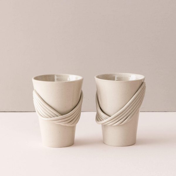 Ensemble de tasses beige torsades de cordes de grès