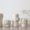 Vase et objets porcelaines avec volumes de plissés de porcelaine